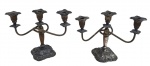 ANTIGO PAR DE CANDELABROS PARA TRES VELAS EM METAL ESPESSURADO A PRATA RICAMENTE CINZELDOS. PERDAS NO BANHO. MEDINDO 24.5 X 14.5 X 32 CM
