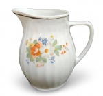 POZZANI - ANTIGA LEITEIRA EM PORCELANA CANELADA COM DECORAÇÃO FLORAL. MEDINDO 11 X 8 X 12 CM