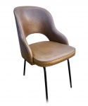 EERO SAARINEN - ANTIGA CADEIRA EXECUTIVA EXECUTADA EM FERRO E ESTOFADA EM COURO. DÉCADA DE 60. MEDINDO 82 X 50 X 52 CM