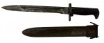 Antiga Baioneta Militar Americana da Segunda Guerra Mundial. Gravado no ricasso as iniciais do fabricante U.C ( Utica Cutlery Company e também U.S ( United States ) e a ( Flame Bomb ) indicando a prova militar americana. Medindo 40.5 cm total