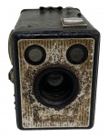 ANTIGA CAMERA FOTOGRÁFICA DE COLEÇÃO KODAK. NÃO TESTADA E SEM GRANTIAS. NO ESTADO CONFORME FOTOS. MEDINDO 11 X 8 X X 11.5CM