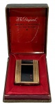 ANTIGO ISQUEIRO FRANCÊS MARCA S.T DUPONT EM SEU ESTOJO ORIGINAL. PEÇA MARCADA. NÃO TESTADO E SEM GARANTIAS FUTURAS, MEDINDO 4.5 X 1 X 3.5 CM