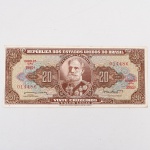 Numismática / Cédulas do Brasil. Cédula de 20 Cruzeiros, República dos Estados Unidos do Brasil, 2ª Estampa, Série 1985A, número 014486. Anverso com efígie do Marechal Deodoro da Fonseca em medalhão central, ladeada por rosáceas com o valor facial 20; inscrições Tesouro Nacional, República dos Estados Unidos do Brasil e Vinte Cruzeiros  Valor Recebido, com impressão em tonalidades castanho-avermelhado, bege, verde-azulado e vermelho. Reverso em tonalidade castanho-avermelhada, com composição alegórica da Proclamação da República, representada por figura feminina sentada, portando espada e apoiada sobre livro com a inscrição Leis da República. Impressão pela Thomas De La Rue & Company Limited, Londres. Brasil, circa 1953-1959.