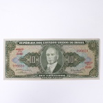 Numismática / Cédulas do Brasil. Cédula de 10 Cruzeiros (Cr$ 10,00), pertencente ao padrão monetário brasileiro do Cruzeiro, emissão do Tesouro Nacional. Estampa 2A, Série 2546A, número de ordem 096633, impressa por Thomas De La Rue & Company Limited, Londres. Anverso com efígie de Getúlio Vargas em medalhão central, ladeada pelo valor facial 10, inscrições República dos Estados Unidos do Brasil, Tesouro Nacional e Dez Cruzeiros  Valor Legal, além das chancelas das autoridades monetárias. Reverso com alegoria da Unidade Nacional, representada por trabalhador manejando ferramenta industrial, tendo instalações fabris ao fundo, ladeada por cartuchos com o valor facial. Impressão calcográfica e tipográfica sobre papel fiduciário. Brasil, década de 1950.