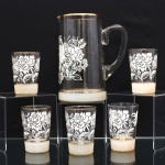 Medidas jarra: Alt.: 20,5 x Comp.: 16,5 x Larg.: 11,5cm.Medida copo: Alt.: 9,5 x Diam.: 6,5cm.