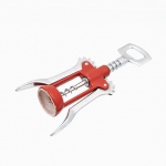 Saca-rolhas mecânico confeccionado em metal esmaltado em vermelho, manufatura Eberle. Modelo de alavancas laterais, haste helicoidal e empunhadura superior vazada. Acompanha caixa original da manufatura, identificada com as inscrições "Sacarolha / Cork-Screw" e "Metal Cromado / Chrome Metal". Medidas: Alt.: 4 x Comp.: 19,5 x Larg.: 7 cm.