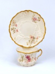 LIMOGES : Xícara com pires de chá de coleção em porcelana francesa de Limoges. Med. 8 cm diam (xícara) e 14 cm diam (pires)