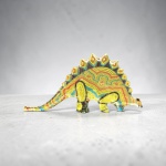 Abraham Palatnik: ESTEGOSSAURO,  ca. 1970. Exceptional escultura ORIGINAL em acrílico e grafismos multicoloridos.  Med. 29 x 14 cm . Assinada PAL ( detalhe )