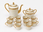 LIMOGES :  Parte de seviço de chá em porcelana francesa de Limoges constando de: Bule de chá , açucareiro e 10 xícaras de chá sem pires. Total. 12 peças