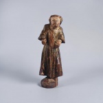 Arte Sacra : São Tiago Mayor ou Santiago de Compostela, raríssimo Santo Espanhol. São Tiago Maior, filho de Zebedeu, foi um dos 12 apóstolos de Jesus e irmão de São João. Pescador da Galileia, fez parte do círculo mais íntimo de Cristo. Após a morte de Jesus, pregou na Península Ibérica. Voltou a Jerusalém onde foi martirizado no ano 44, sendo o primeiro apóstolo a morrer pela fé. A tradição diz que seus restos estão em Santiago de Compostela, na Espanha, tornando o local um dos maiores centros de peregrinação do mundo.Festa: 25 de julho. Med. 18 cm.