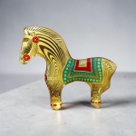 ABRAHAM PALATNIK  Escultura em resina de poliéster representando cavalo.  Med. 15,5 x 18,5 cm