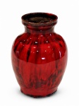 Belo e decorativo vaso em ceramica vitrificada , não apresenta marcas. Med. 30 cm alt