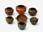Conjunto de peças de serviço em cerâmica de origem mexicana , constando de 7 peças . Med. 15 x 15 cm diam (maior)