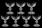 BACCARAT HARCOURT: Conjunto de 7 taças de champanhe em cristal francês da manufatura de Baccarat lapidado em modelo Harcourt , cada peça apresenta marca da manufatura gravada a jato de areia. Med.