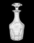 BACCARAT HARCOURT: Excepcional garrafa em cristal francês da manufatura de Baccarat lapidado em modelo Harcourt ,  peça apresenta marca da manufatura gravada a jato de areia. Med. 28 cm alt