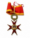 "Ordem de São Gregório Magno, do Vaticano, grau de Cavalheiro, para uso ao peito. Fabricada em Ouro, Prata e Esmalte. *** A Pontifícia Ordem Equestre de São Gregório Magno foi criada em 1 de setembro de 1831, pelo Papa Gregório XVI, sete meses após sua eleição, em homenagem ao seu primeiro predecessor homónimo, do qual tomou o nome. Esta é uma das cinco ordens pontifícias da igreja católica, segue a Ordem Piana e tem precedência sobre a Ordem de São Silvestre Magno. Conferida tanto a homens quanto a mulheres e, raramente, a homens não-católicos em reconhecimento a seus serviços à Igreja, feitos notáveis, apoio à Santa Sé e ao bom exemplo dado à sociedade."(otimo estado de conservação)