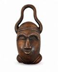 Escultura africana em madeira entalhada. Med. 25 cm alt