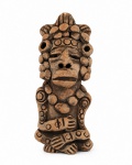 Escultura em terracota de origem possivelmente azteca. Med. 20 cm
