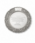 Salva em prata de lei de origem argelina, com selo do vendedor (homenagem concedida ao então embaixador brasileiro na Argélia). Peso. 303 gr. Med. 23 cm diam