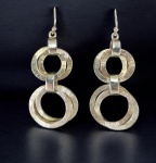 ILARIA PERÚ : Par de brincos em prata teor 925 da importante designer peruana Ilaria. Med. 5,5 cm