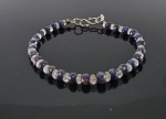 Pulseira em safira com fecho em prata. Med. 16 cm