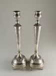 Par de castiçais nacional, marcas de prateiro de SP (peso total 660gr). Estilo Luís XV (Rococó Reviv