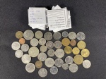 Moedas circuladas de países da América do Sul e 25 envelopes identificados, Equador, 20 Centavos 1975, 20 Centavos 1974, Peru, 100 Soles 1980, 50 Soles 1980, 5 Soles 1981, 10 Soles 1979, 10 Soles 1980, 1 Sol 1975, 5 Soles 1979, 1 Sol 1976, Bolívia, 1 Peso 1974, 1 Peso 1980, 1 Peso 1969, 1 Peso 1968, 5 Pesos 1976, 50 Centavos 1965, Colômbia, 2 Pesos 1979, 50 Centavos 1976, 20 Centavos 1963, Venezuela, 100 Bolivares 2004, 50 Centimos 1965, 25 Centimos 1987, 5 Centimos 1976, 5 Centimos 1977, Paraguai, 1 Guarani 1975, 10 Guaranies 1975, 1000 Guaranies 2006, 1000 Guaranies 2006, 1000 Guaranies 2007, 1000 Guaranies 2007, 1000 Guaranies 2007, 1000 Guaranies 2008, 500 Guaranies 2006, 500 Guaranies 2006, 500 Guaranies 2007, 500 Guaranies 2007, 500 Guaranies 2008, 500 Guaranies 2012, 500 Guaranies 2014.