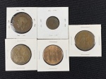 Moedas circuladas da Grã-Bretanha, One Penny 1915, One Penny 1921, One Penny 1946, One Penny 1967, Farthing 1928.