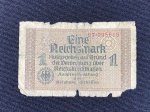 Cédula de 1 (Eine) Reichsmark – Segunda Guerra Mundial – Alemanha – Bastante desgastada, podendo apresentar perdas e rasgos.