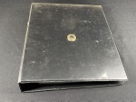 Álbum usado em bom estado de conservação com 29 folhas acrílicas BCW usadas, cada uma para 20 coin holders, com as seguintes moedas circuladas da Argentina, 2 centavos 1946, 2 centavos 1947, 2 centavos 1949, 5 centavos 1929, 5 centavos 1937, 5 centavos 1942, 5 centavos 1945, 5 centavos 1946, 5 centavos 1949, 5 centavos 1951, 5 centavos 1952, 5 centavos 1953, 5 centavos 1954, 5 centavos 1955, 5 centavos 1956, 5 centavos 1957, 5 centavos 1958, 10 centavos 1921, 10 centavos 1928, 10 centavos 1929, 10 centavos 1930, 10 centavos 1934, 10 centavos 1939, 10 centavos 1942, 10 centavos 1943, 10 centavos 1948, 10 centavos 1949, 10 centavos 1950, 10 centavos 1951, 10 centavos 1952, 10 centavos 1953, 10 centavos 1954, 10 centavos 1955, 10 centavos 1956, 10 centavos 1957, 10 centavos 1958, 10 centavos 1959, 20 centavos 1920, 20 centavos 1921, 20 centavos 1926, 20 centavos 1927, 20 centavos 1929, 20 centavos 1930, 20 centavos 1938, 20 centavos 1939, 20 centavos 1943, 20 centavos 1944, 20 centavos 1948, 20 centavos 1949 , 20 centavos 1950, 20 centavos 1950 – Ano del Libertador, 20 centavos 1951, 20 centavos 1952, 20 centavos 1954, 20 centavos 1955, 20 centavos 1956, 20 centavos 1957, 20 centavos 1958, 20 centavos 1959, 20 centavos 1960, 50 centavos 1941, 50 centavos 1954, 50 centavos 1956, 1 peso 1957, 1 peso 1958, 1 peso 1959, 1 peso 1960, 1 peso 1960 – 25 de Mayo – 18101960, 10 pesos 1963, 10 pesos 1965, 10 pesos 1966, 10 pesos 1967, 25 pesos 1965, 25 pesos 1968, 1 centavo 1972, 1 centavo 1973, 5 centavos 1970, 5 centavos 1973, 5 centavos 1974, 10 centavos 1970, 10 centavos 1971, 10 centavos 1973, 10 centavos 1974, 20 centavos 1970, 20 centavos 1971, 20 centavos 1973, 20 centavos 1974, 20 centavos 1975, 50 centavos 1971, 50 centavos 1973, 1 peso 1976, 5 pesos 1976, 5 pesos 1977, 50 pesos 1978, 50 pesos 1979, 50 pesos 1980, 100 pesos 1978, 100 pesos 1979, 100 pesos 1979 – Centenario de La Conquista Del Desierto, 100 pesos 1980, 10 centavos 1983, 50 centavos 1983, 1 peso 1984, 10 pesos 1985, 1 centavo 1987, 5 centavos 1985, 5 centavos 1986, 5 centavos 1987, 10 centavos 1985, 10 centavos 1986, 10 centavos 1987, 10 centavos 1988, 50 centavos 1987, 50 centavos 1988, 5 Australes 1989, 10 Australes 1989, 500 Australes 1990, 500 Australes 1991, 1 centavo 1993 x 2, 1 centavo 1999, 1 centavo 2000, 5 centavos 1992, 10 centavos 1992, 10 centavos 1993, 25 centavos 1992, 25 centavos 1993, 25 centavos 1994, 50 centavos 1993, 50 centavos 1994, 1 peso 1995, 1 peso 2019 x 2.