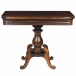 Brasil - final do séc. XIX. Console em madeira nobre, reversível para mesa de jogo, medindo 80 cm po