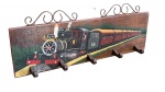 Grande cabide de madeira com ganchos com prateleira , pintado a mão , trem de Tiradentes, MG , mede
