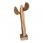 Escultura em madeira representando cactos, mede 36 cm