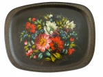 Antiga bandeja inglesa em ferro com pintura de flores ao centro e borda. Perfeito estado. Medidas: 60 x 48 cm