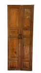 Pinho de Riga, par de antigas e lindas portas em madeira nobre pinho de riga , almofadas, puxadores em ferro retorcido e madeira , ótimo estado, mede 1,10x2,45 total das duas folhas