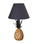 Diferente abajur montado com escultura de madeira representando abacaxi com coroa em metal preto , cúpula e instalação nova, mede 50 cm altura