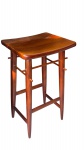 Banco alto com lindo design, suporte para os pés, madeira nobre escura, mede 40x40x70 cm