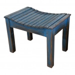 Diferente banco em madeira resistente em ripas policromia , azul , mede 60x42x45 cm altura