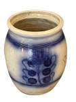Antigo e lindo pote de barro com pintura vitrificada no tom azul cobalto, mede 32 cm