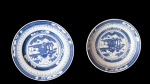 China - dois pratos antigos em porcelana azul e branco medem , 16 e 14 cm