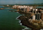Cartão Postal Guarapari, ES - Vistsa aérea da Praia das Virtudes, Praia dos Namorados e Praia da Castanheira, Editora Litoarte ref. ES-46, sem uso