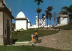Cartão Postal Congonhas, MG - Jardim dis Passos, ao fundo a Basilica de Bom Jesus de Matosinhos. Editora Mercator ref. 10, sem uso