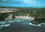 Cartão Postal Torres, RS - Vista aérea da `Praia da Guarita`, ao centro, restaurante e Partque da Guarita, Editora Kingcolor, usado, circulado 17/08/1984