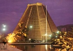 Cartão Postal Rio de Janeiro, RJ - Vista Noturna Nova Catedral. Editora Edicard ref; 350-287, usado, datado 27/03/1983