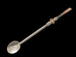 Bomba de prata vintage com bocal em banho de ouro baixo, detalhe no passador com rubi sintético. Peso: 52.3 gr.(sem uso - coleção particular)