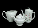 2 bules e  jarra em porcelana vintage nacional, marcas: Real, Renner e Pozzani  - 19 cm alt.  a maior.