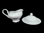 Mantegueira e jarra vintage, em porcelana nacional, marca Schmidt.