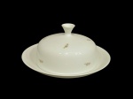 Manteigueira vintage em porcelana nacional marca Renner, com decoração floral.