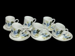 Conjunto com 6 xícaras para cafezinho com seus respectivos pires em porcelana marca Veracruz, com decoração em detalhes florais.