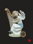 Estatueta de anjo vintage tocando harpa em porcelana espanhola marca Mirete - 12,5 cm alt. (harpa colada - favor verificar). 